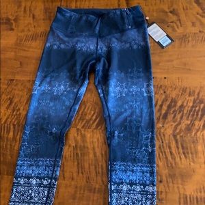 NWT size S Calia by Carrie Underwood leggings